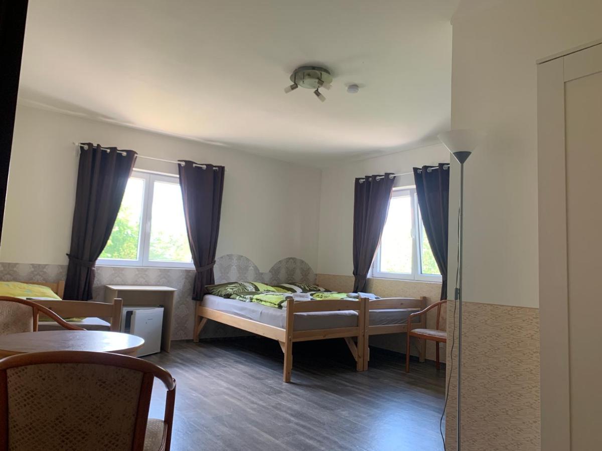Penzion U Jezera Otel Konstantinovy Lázně Dış mekan fotoğraf