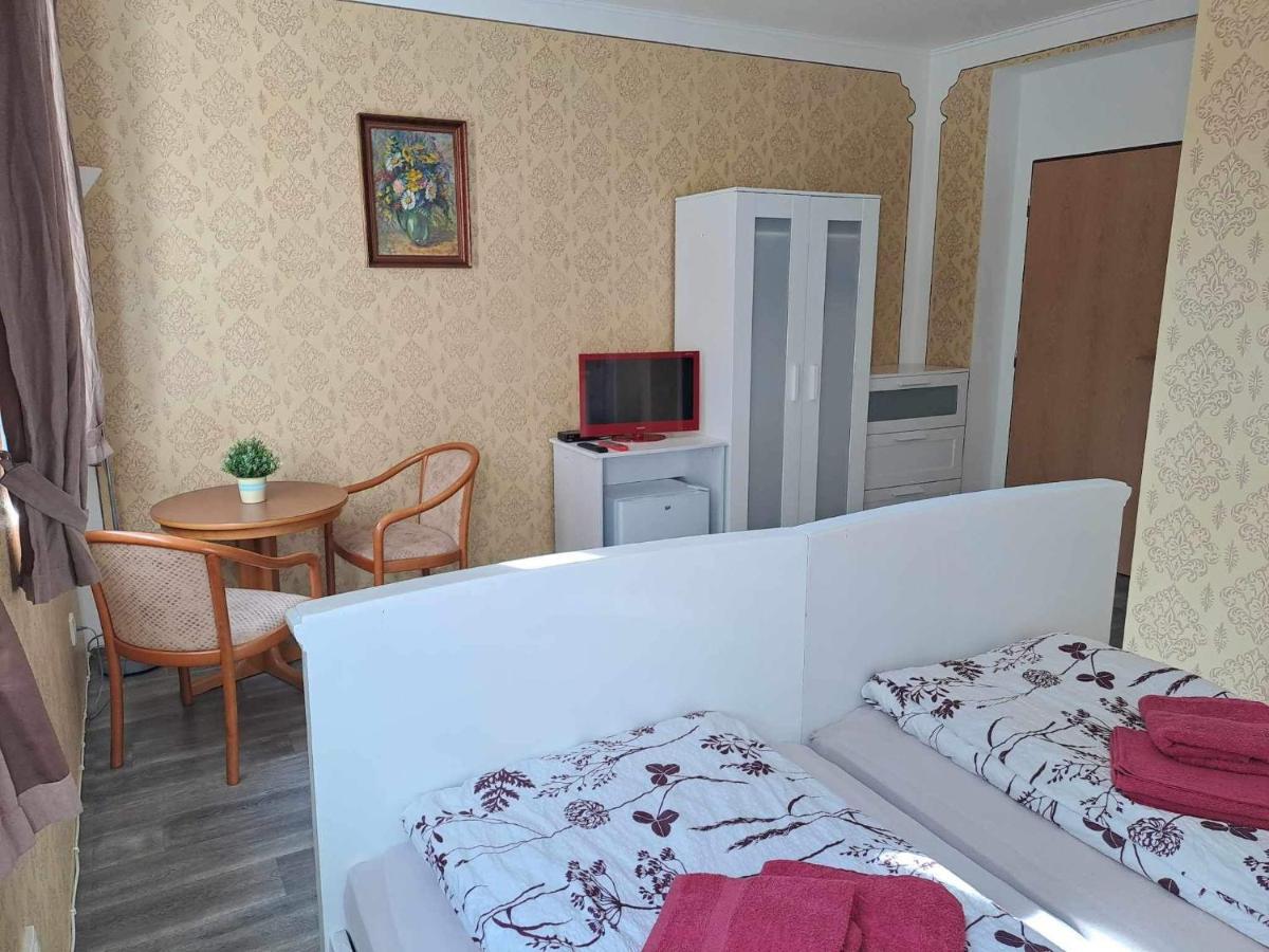 Penzion U Jezera Otel Konstantinovy Lázně Dış mekan fotoğraf
